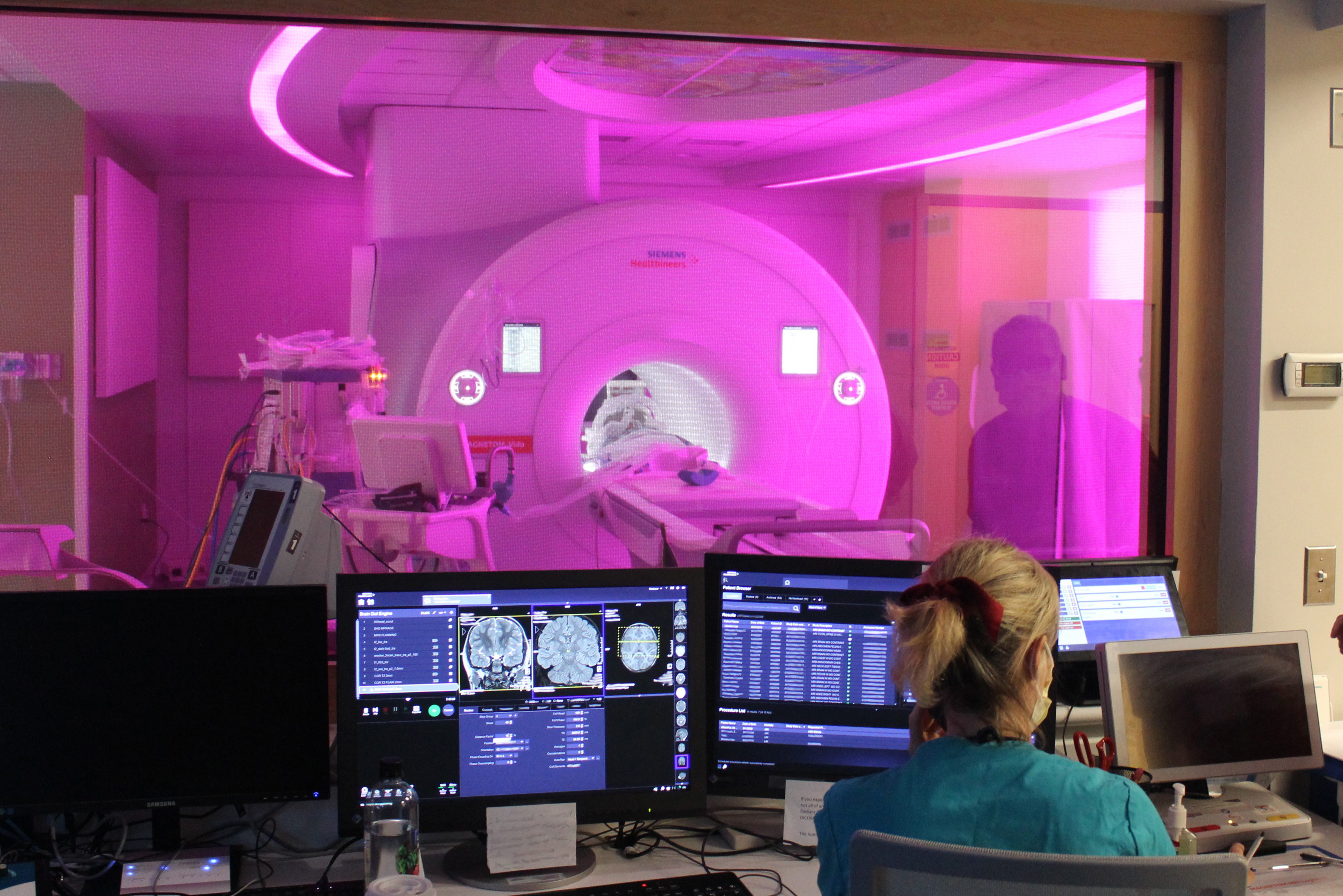 3T MRI with light color of the patients choice