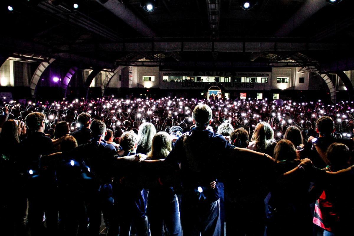 Crowd at HuskyTHON 2024